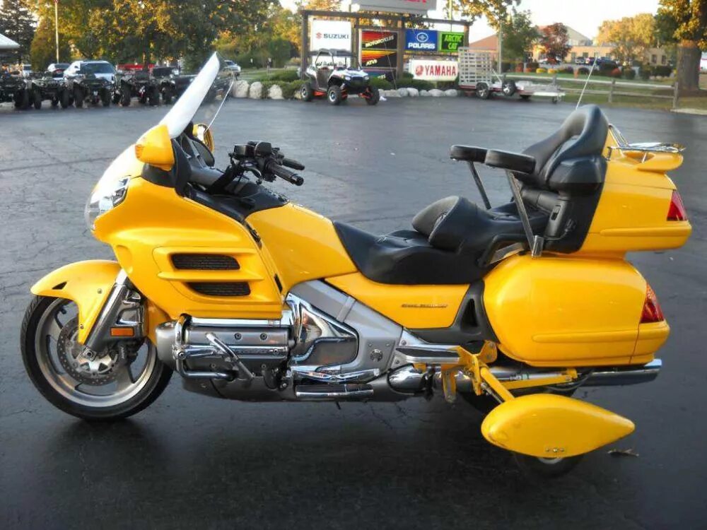 Мотоциклы голд винг купить. Honda Gold Wing. Honda Gold Wing 2002. Мотоцикл Хонда Голд Винг. Honda Gold Wing 3 колеса.