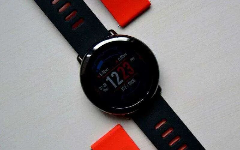 Код amazfit часы. Amazfit Pace. Xiaomi Amazfit в стиле ретро. Смарт часы с красной кнопкой. MS Fit Pace.