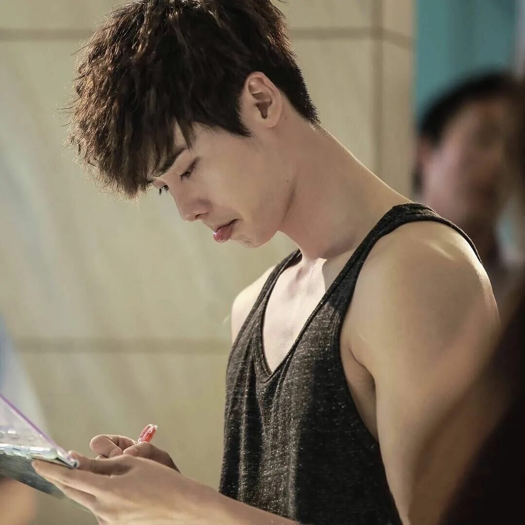 Фф доктор чон. Доктор чужестранец дорама. Lee Jong Suk Doctor. Чон сок доктор чужестранец. Ли Джон сок доктор чужестранец.