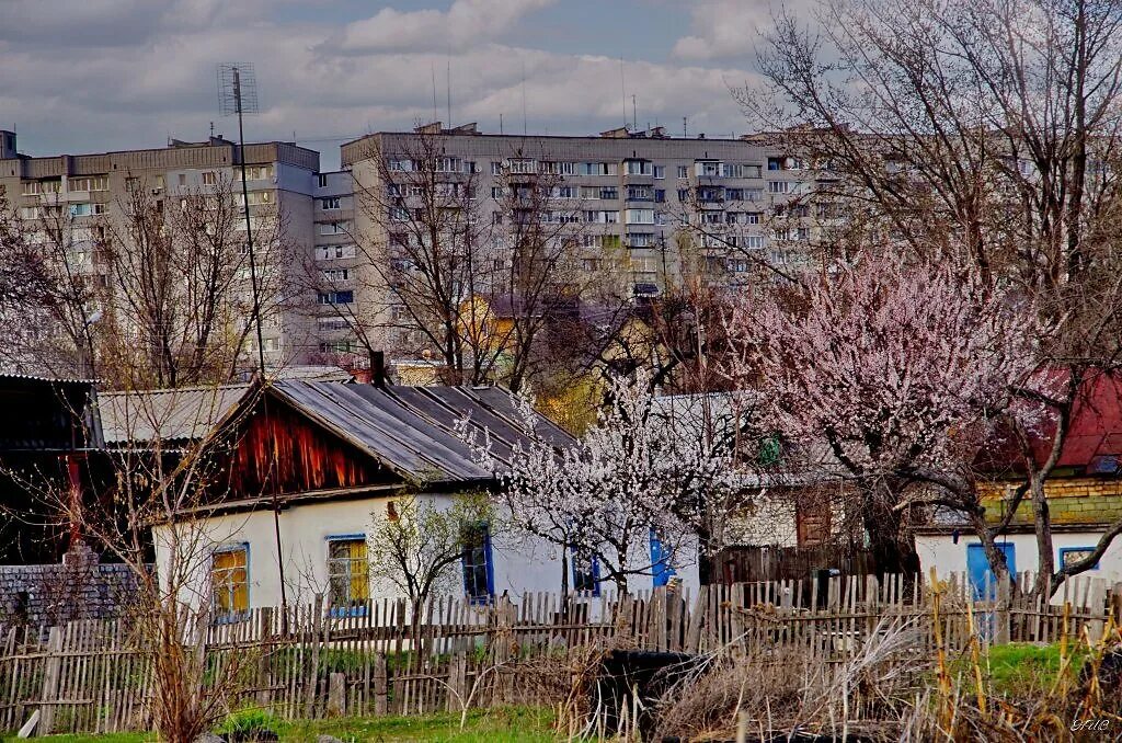 Где город деревня. Город и деревня. Деревенские в городе. Город и село. Город против деревни.