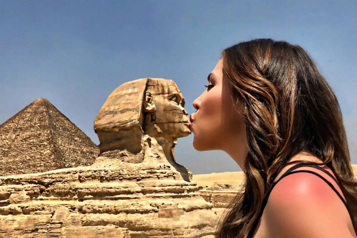 Египет отзывы 2023 года. Египетский сфинкс древний Египет. Сфинкс пирамида в Египте. Сфинкс Египет туристы. Сфинкс Египет туризм пирамиды.