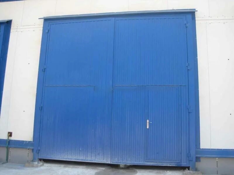 Ворота распашные вр 3030 ух л1. Ворота распашные вр 3636-ух л1 (с калиткой и 4 мех. Гараж двухстворчатый. Бюджетные ворота. Б (ral-6005.