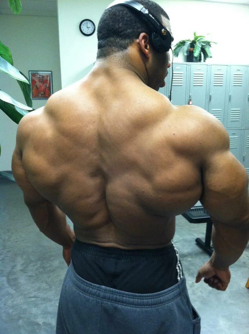 Седрик пресс. Big sean bounce back. Big back. Big back. Футболка big dick is back in town.