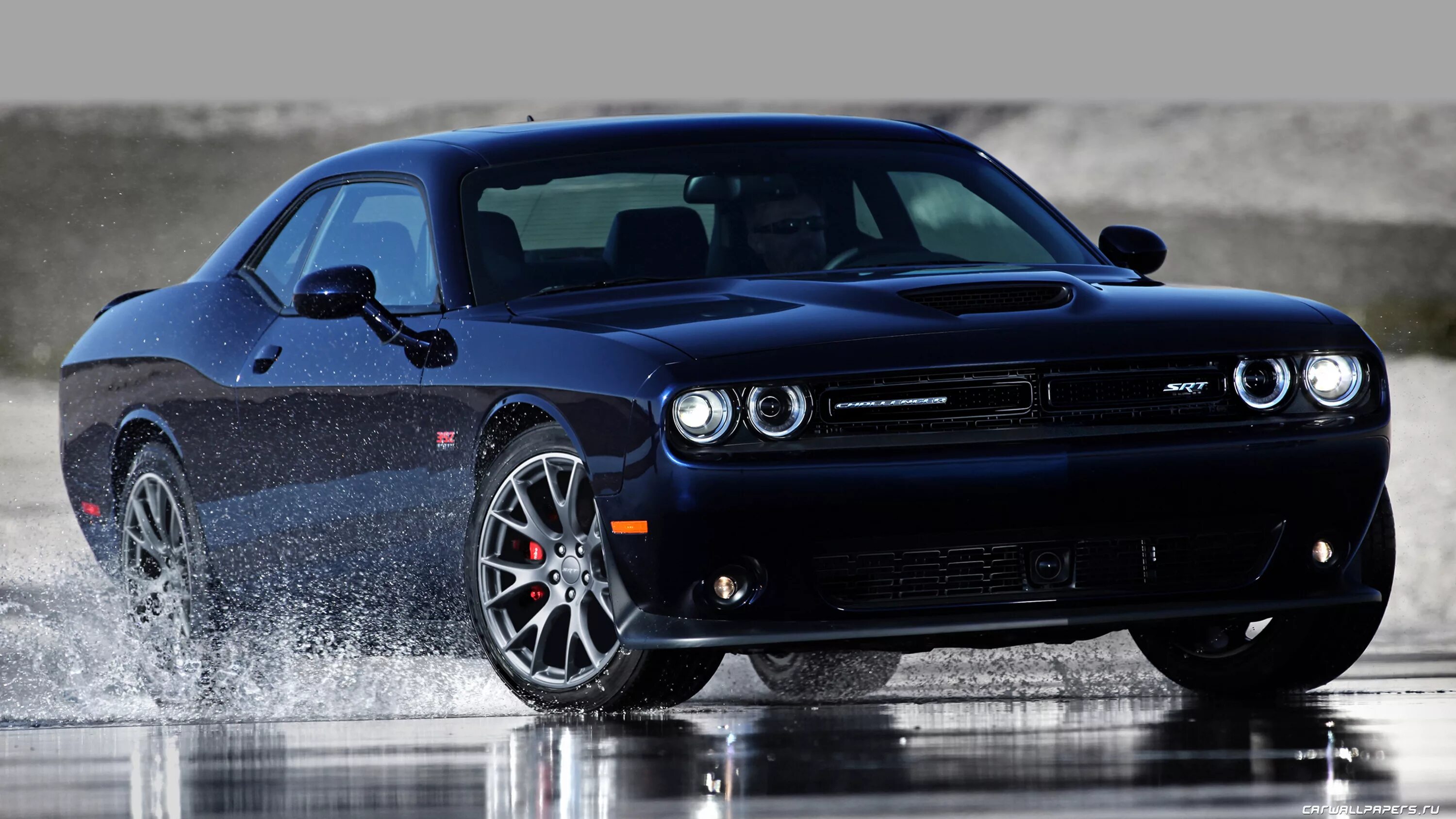 Челленджер обои на телефон. Dodge Challenger srt Hellcat. Додж Челленджер СРТ Хелкат 2015. Dodge Challenger srt 2015.