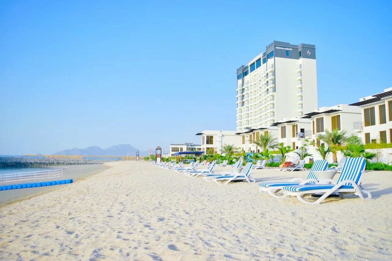 Аль фуджейра отели. Mirage Bab al Bahr Beach Resort 4*. Мираж Аль Бахр Фуджейра. Mirage Bab al Bahr Resort & Tower. Отель Мираж Фуджейра.