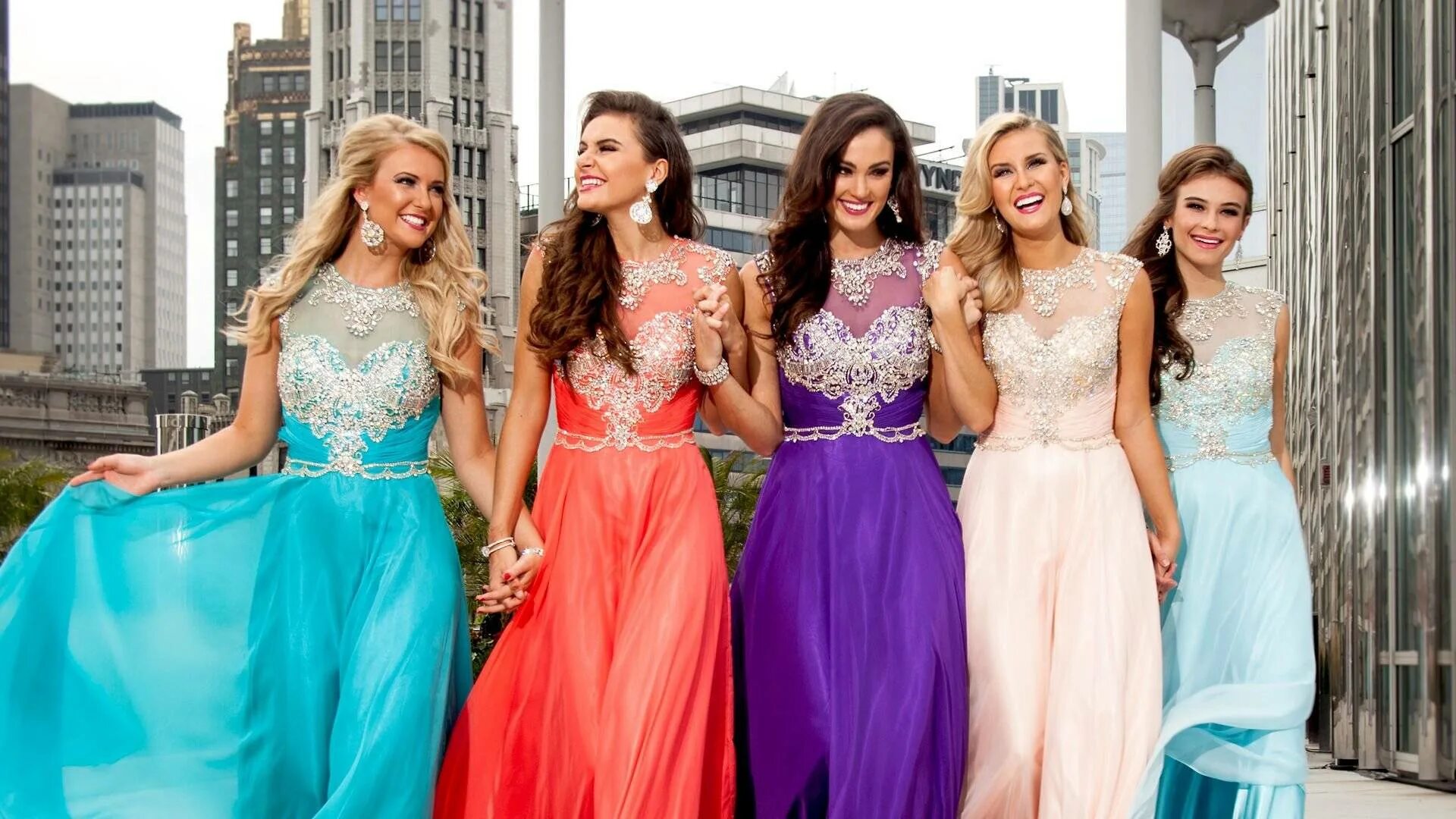 Выпускной бал фотосессия. Наряд для выпускного для девушки 11. Красивые платья на выпускной. Платья для подростков. Красивые платья на выпускной.