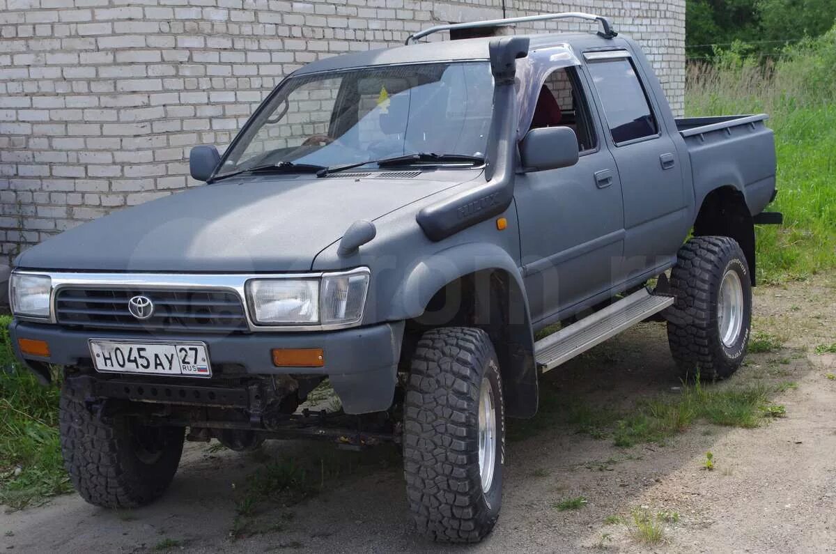 Купить пикап в хабаровске. Toyota Hilux pick up 1990. Toyota Hilux 1990 Pickup. Тойота Хайлюкс 1990 пикап. Тойота Хайлюкс пикап ЛН 106.