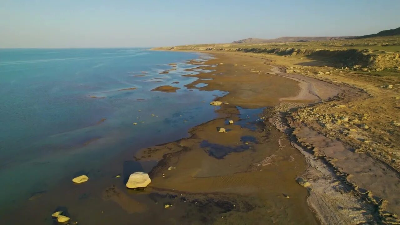 Море в средней азии 4. Обмеление Каспийского моря 2023. Обмеление Каспийского моря. Каспийское море мелеет 2022. Каспий мелеет Актау.