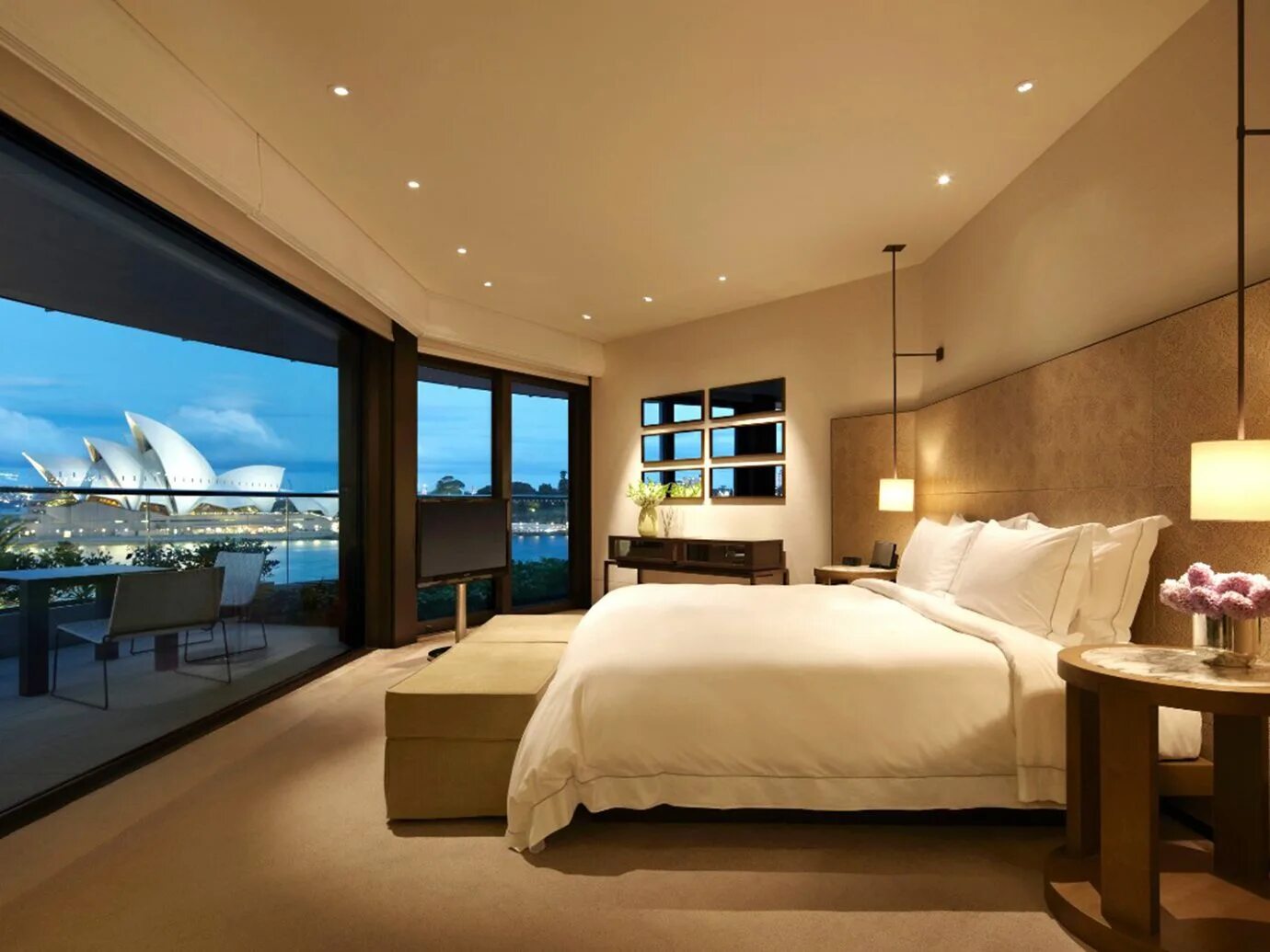 Hotel bedroom. Отель Park Hyatt Sydney. Парк Хаятт (Австралия). Отель парк Хаятт / Park Hyatt в Сиднее (Австралия). Красивая спальня.