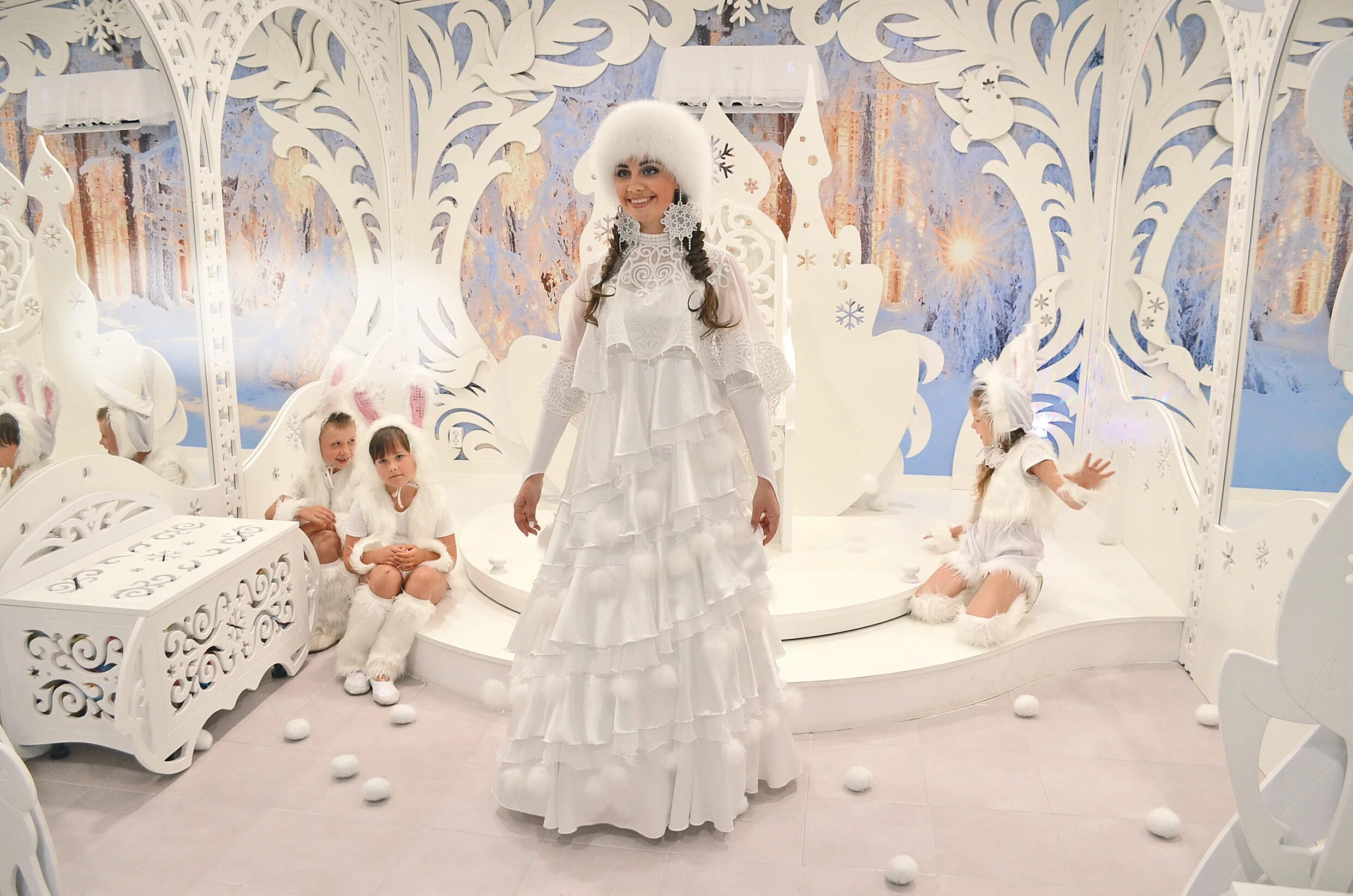 Девушка метелица. Девица метелица вятские поляны резиденция. Помощница метелицы. Девица метелица настоящая. Девица метелица.