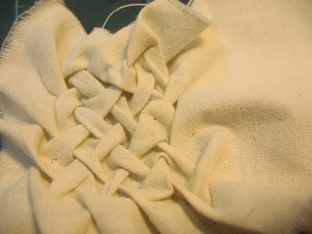 Ткань искусственный шелк армани. Issey miyake clothes. Буфы на ткани. Трансформация ткани. Буфы.