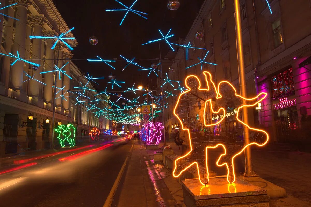 неоновый год. с новым годом неон. неон в стиле нг. новогодняя елка на красном фоне. неоновая вывеска новый год.