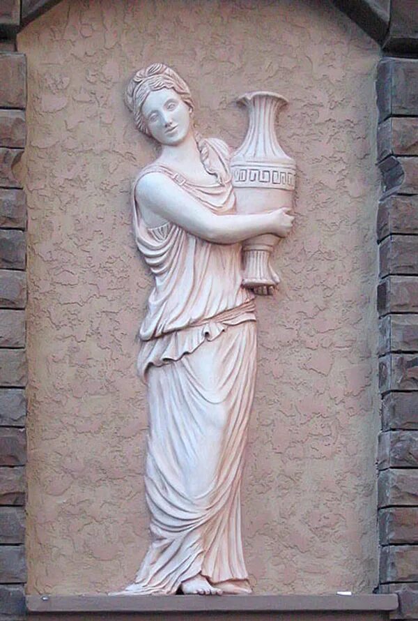 Боги домашнего очага 6 букв. Гестия богиня. ГЕСТИЯТ скульптура древней Греции. Греческая богиня Гестия. Гестия богиня домашнего очага.