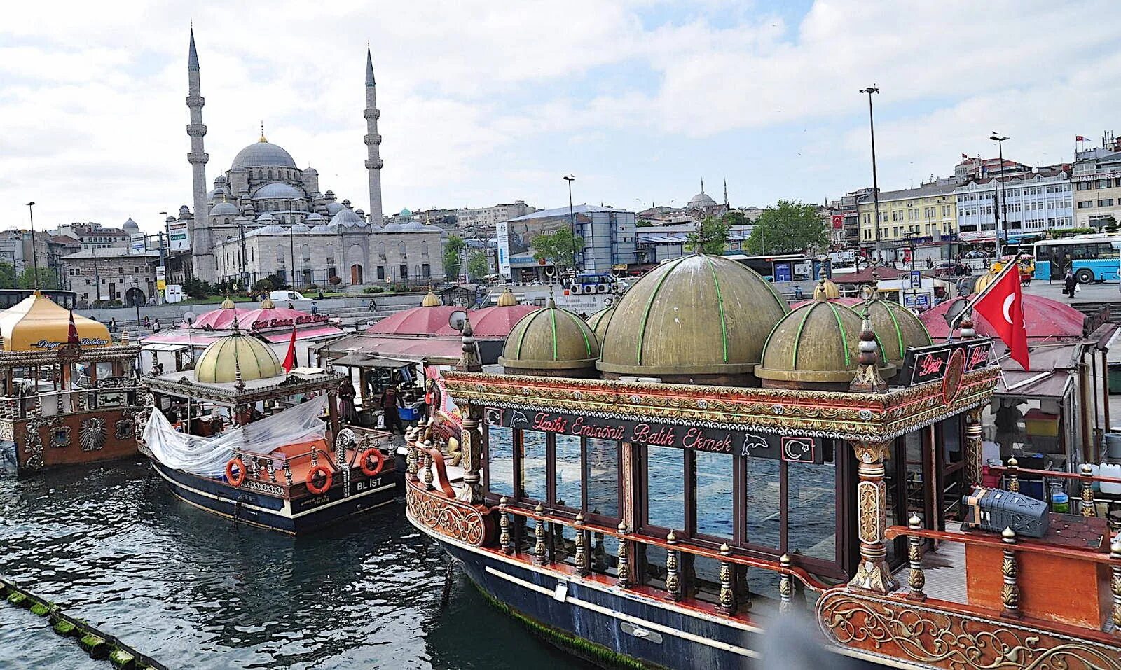 Well turkey. Eminonu Стамбул. Балык экмек Стамбул. Район Эминеню в Стамбуле. Balik Ekmek Стамбул.