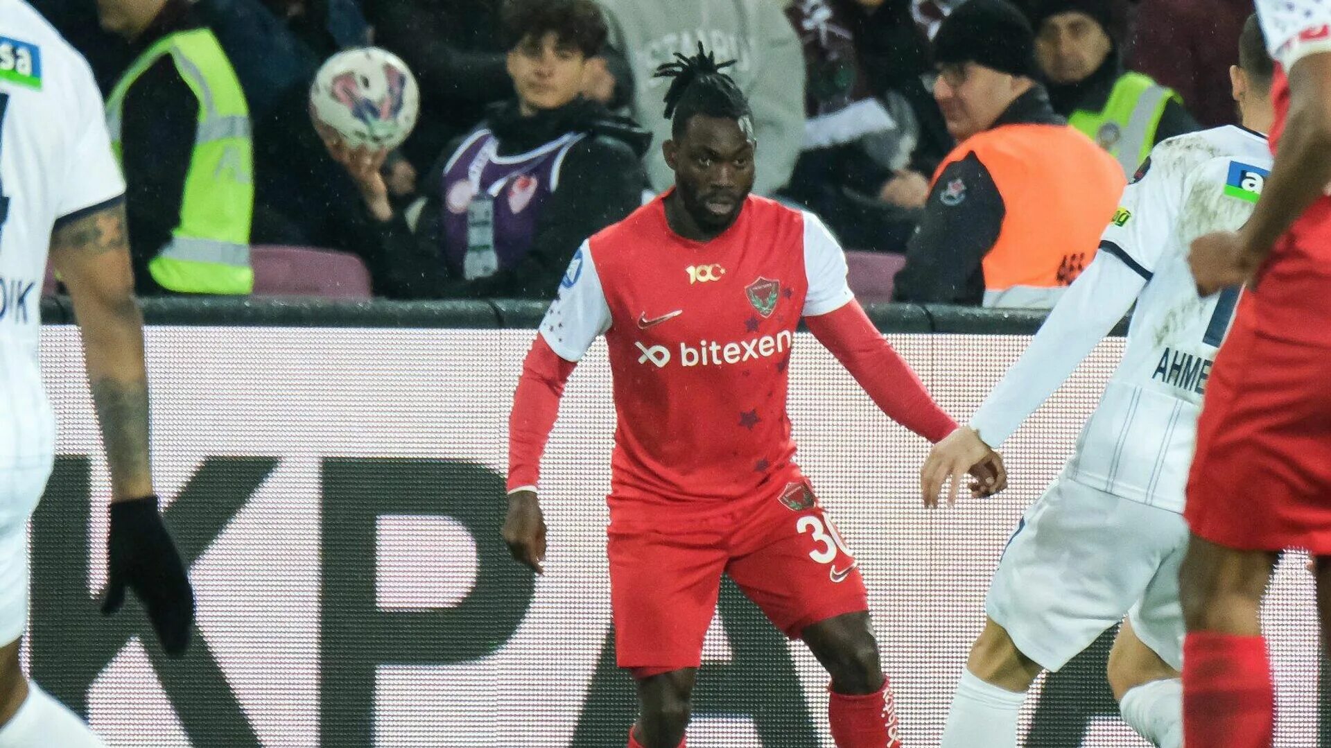 Boupendza. Ümraniyespor футболисты. Турецкая суперлига по футболу. Салернитана город. Хатайспор форма.
