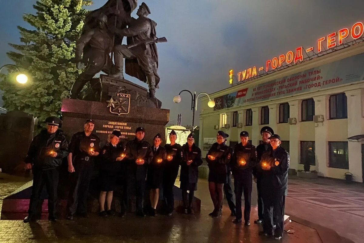 Тула скорбит. Свеча памяти 2025 тула. туляки зажигают свечи памяти тула первый. полиция тула. дни памяти которые отмечают в туле.