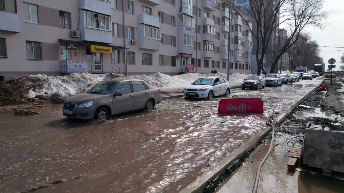 Наводнение в самаре сегодня. Лужа в Самаре. Пробки Самара.