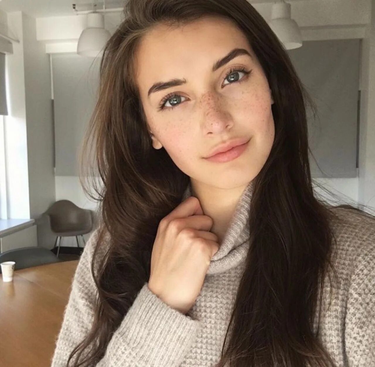 Jessica elena. Jessica Clements без косметики.