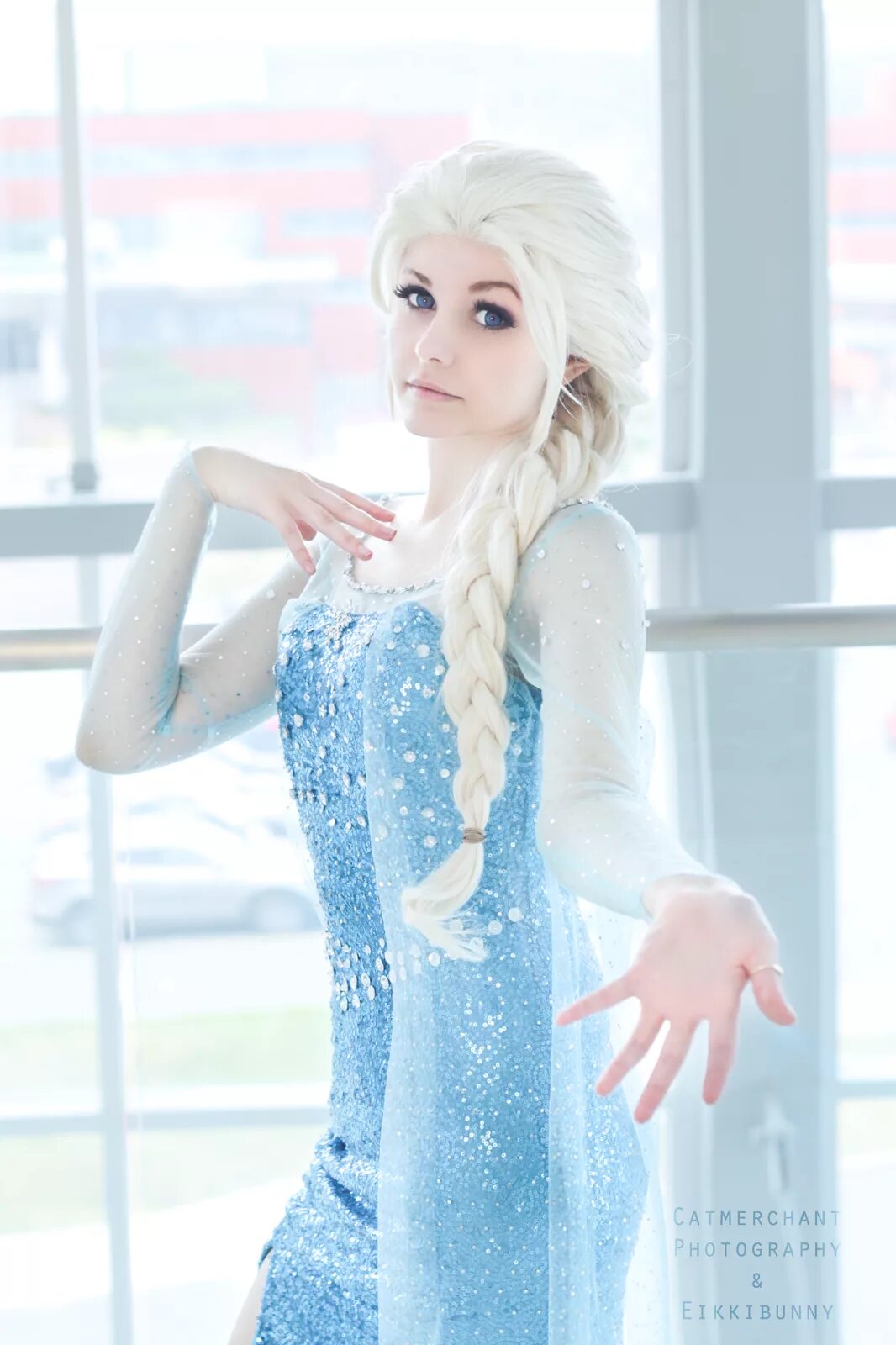 Elsa Queen Cosplay.