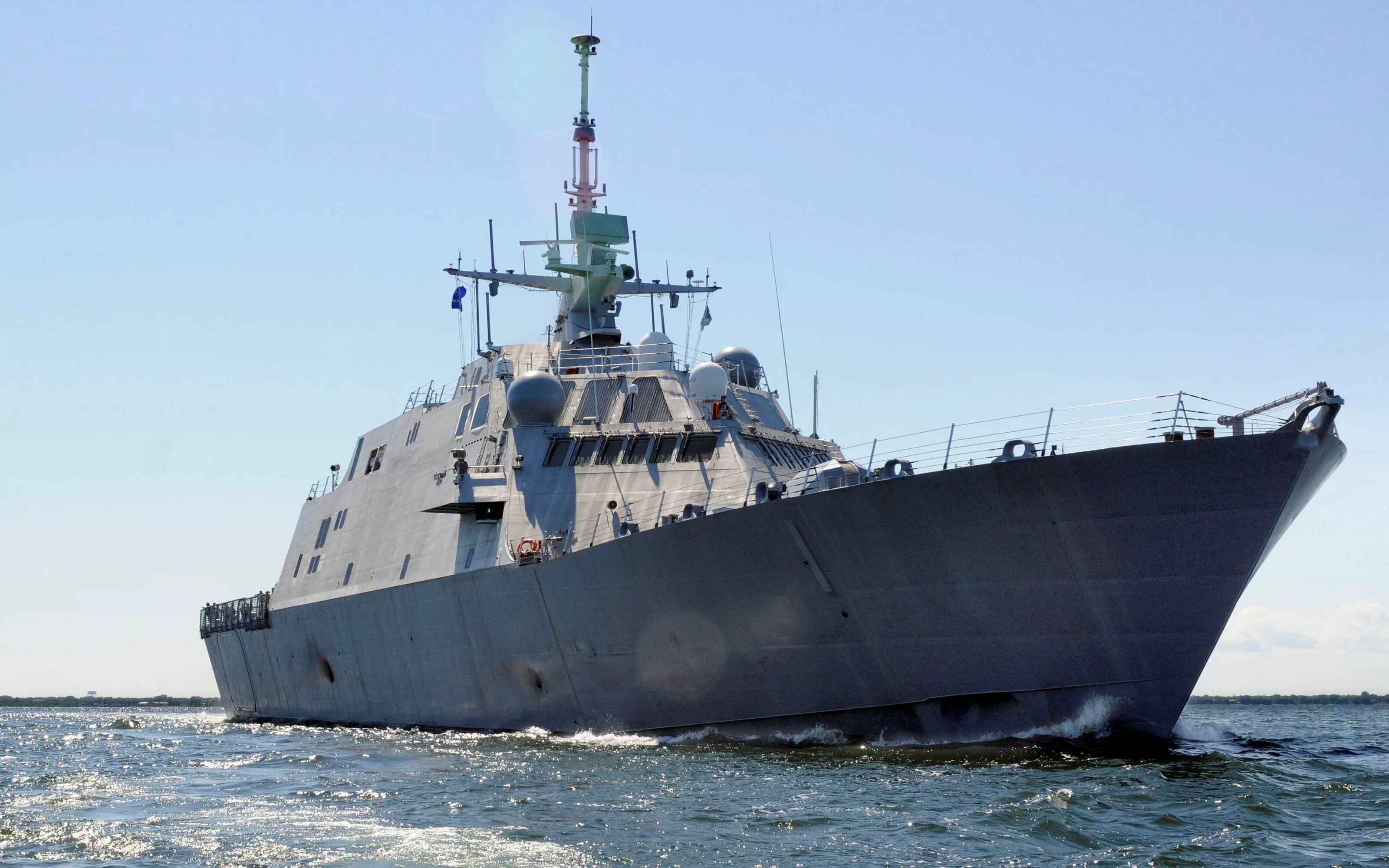 Корабль ю. Uss lcs-1 ‘freedom’. военный корабль. небольшой военный корабль. военные суда.