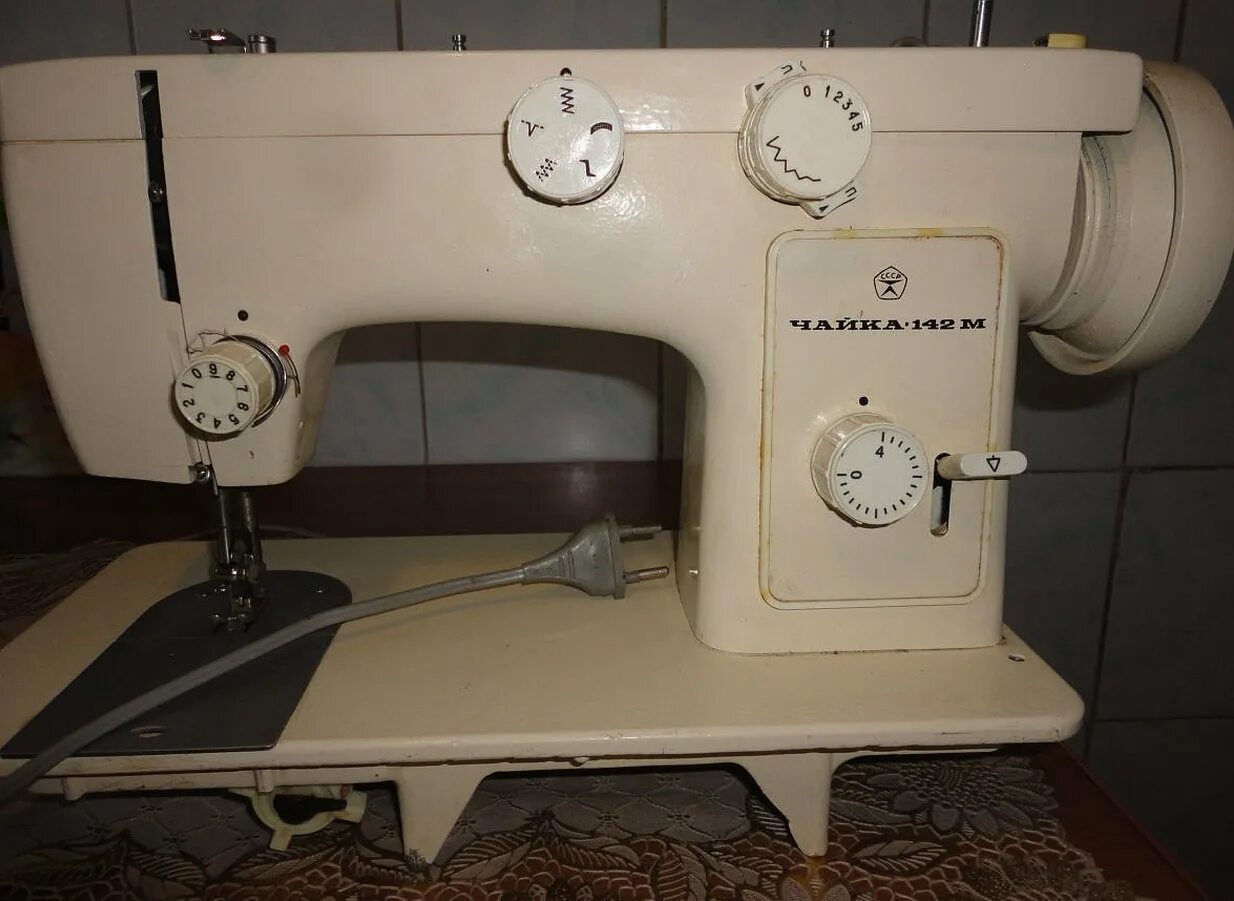 Швейная машинка Чайка 142м. Машинка швейная Чайка 142м33. Чайка швейная машинка 232 м. Чайка-2 швейная машинка. Как правильно заправлять швейную машинку чайка