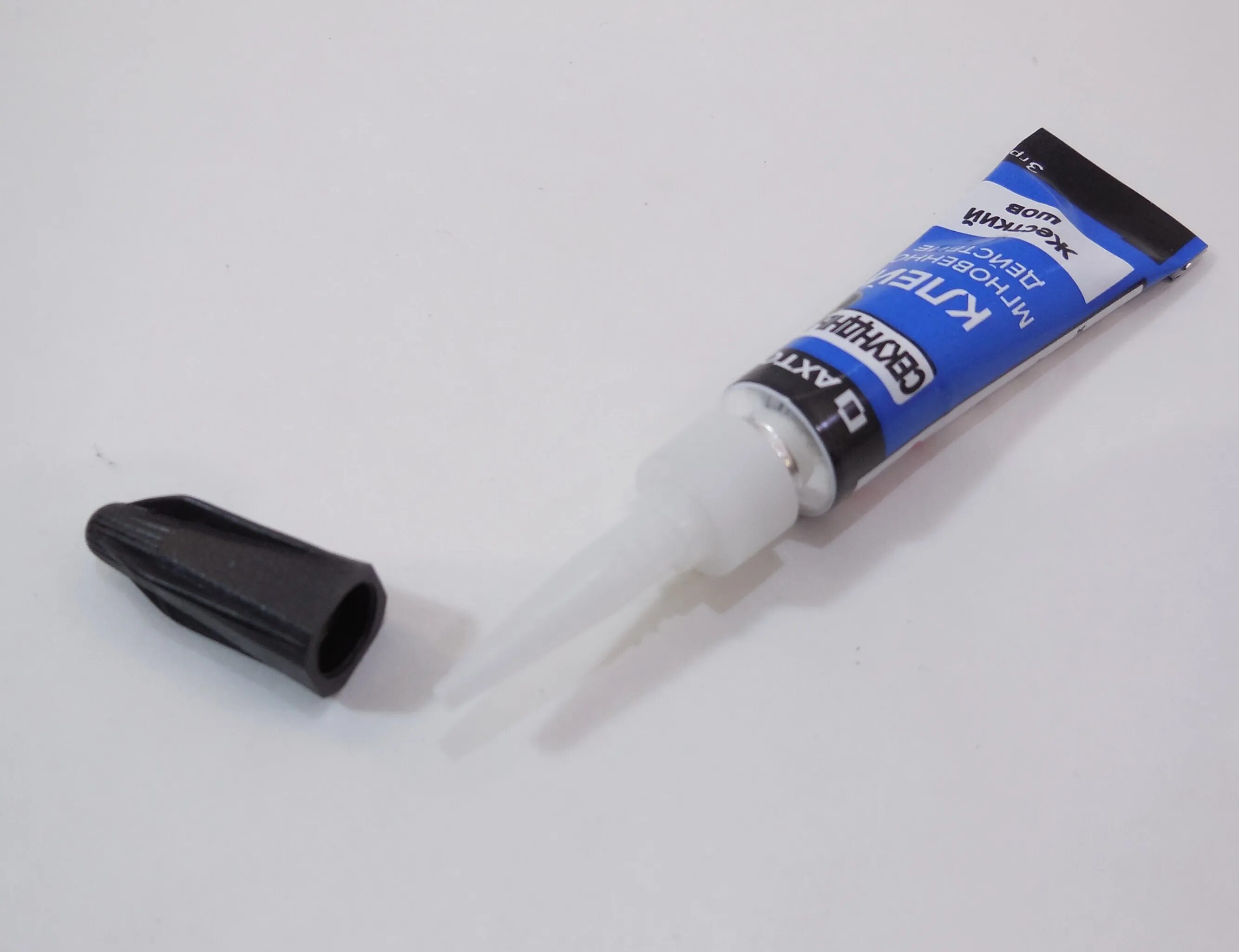 Клей для металла. Цианакрилатный клей для металла с металлом. Суперклей основа. Суперклей основа. Супер клей это цианакрилат.