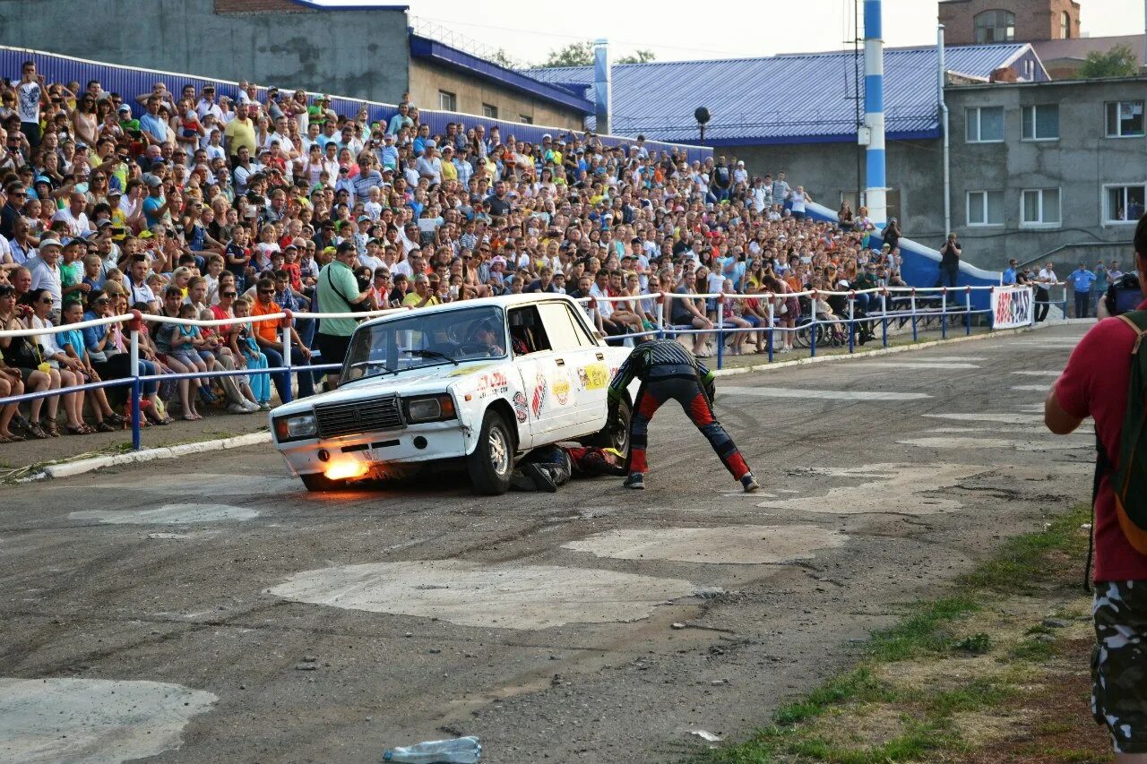 Драйв шоу каскадеров. Шоу каскадеров нижний тагил 2023. Сэм селезнев ведущий шоу каскадеров. Спортивный модуль «каскадёр». Сэм селезнев каскадеры.