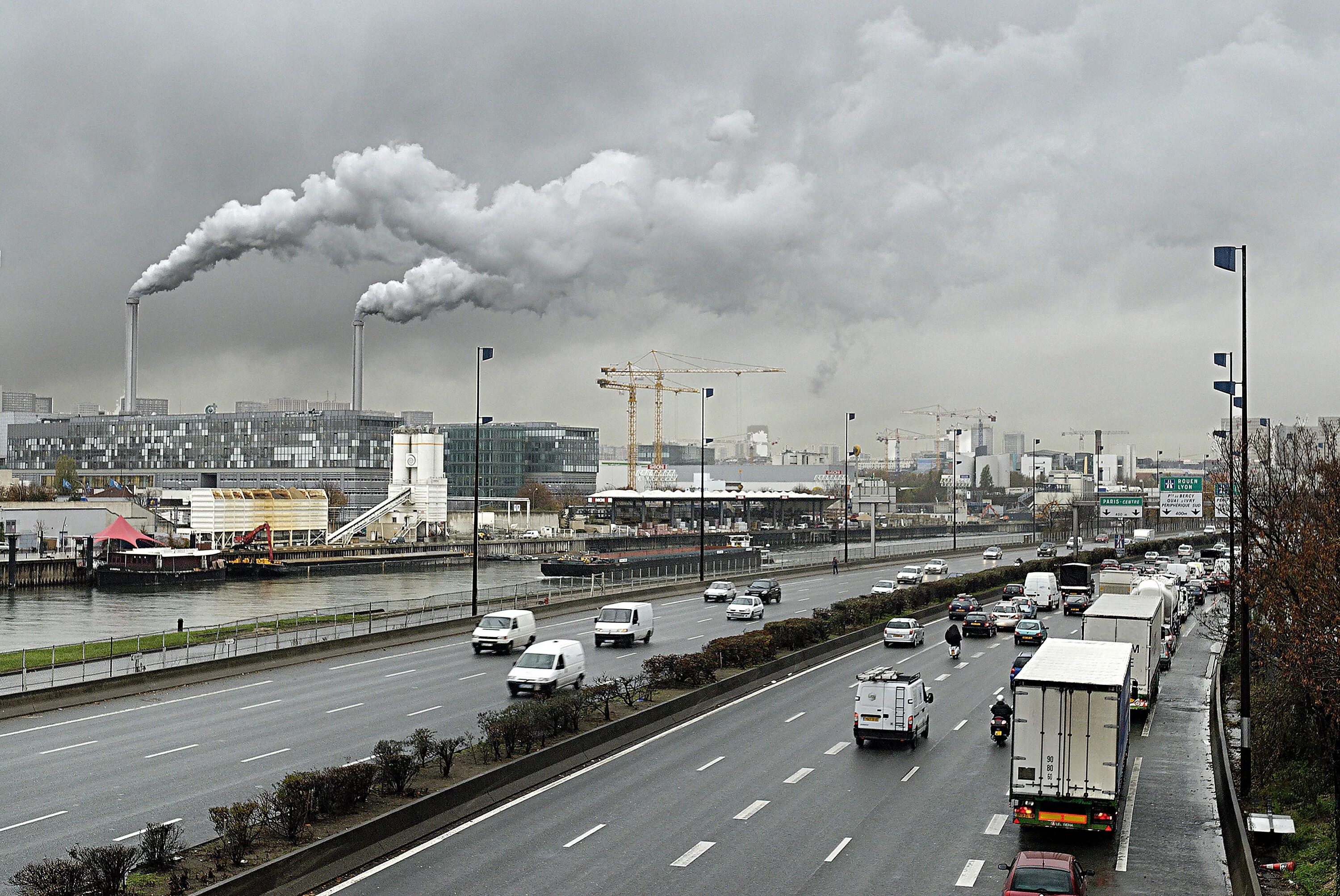 Bad pollution. Загрязнение атмосферного воздуха. Экология загрязнение воздуха. Загрязненный воздух в городе. Грязный воздух в городе.