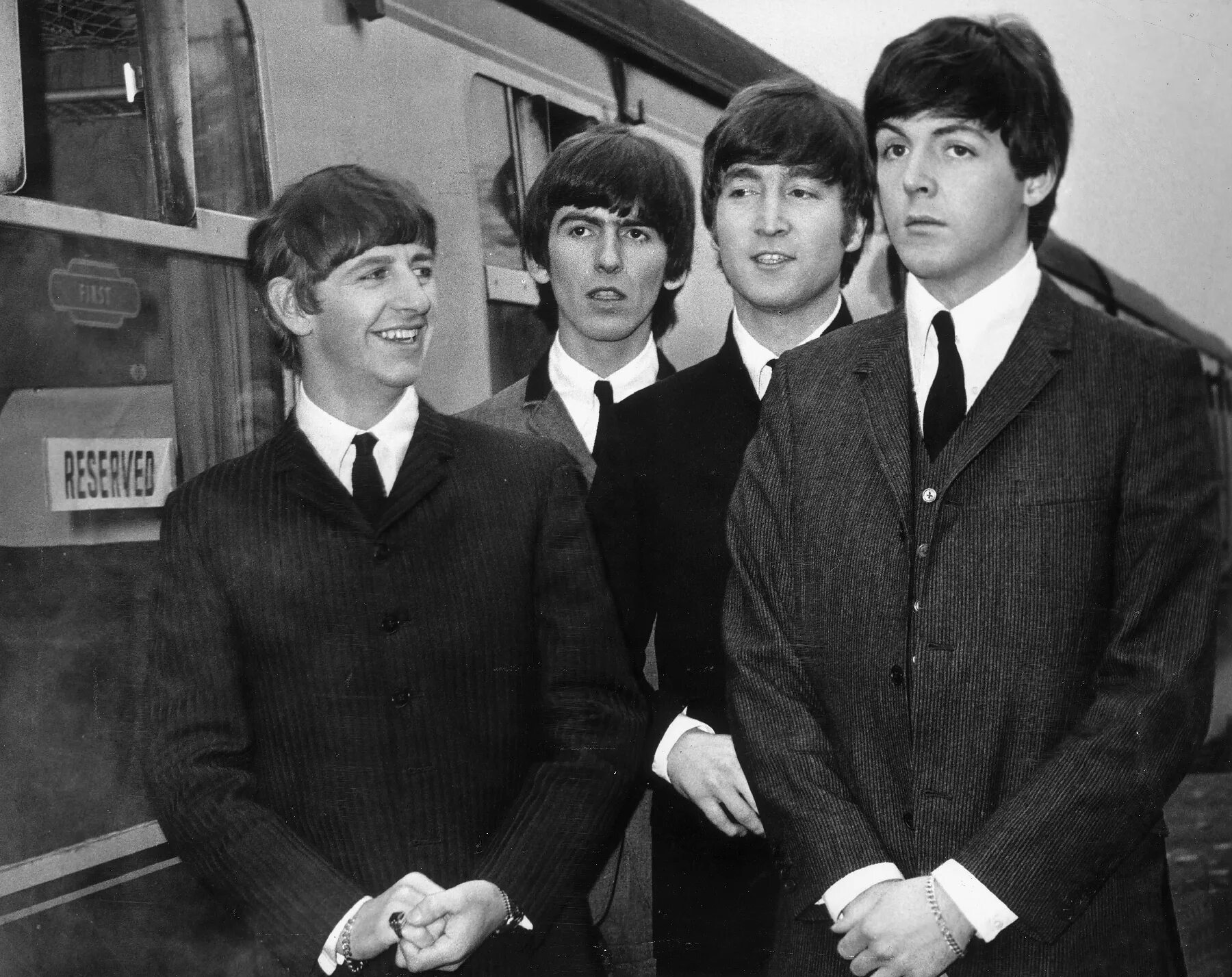 Paul MCCARTNEY 1964. Группа the Beatles. Группа Битлз 1960. The Beatles 1964. Участники группы beatles