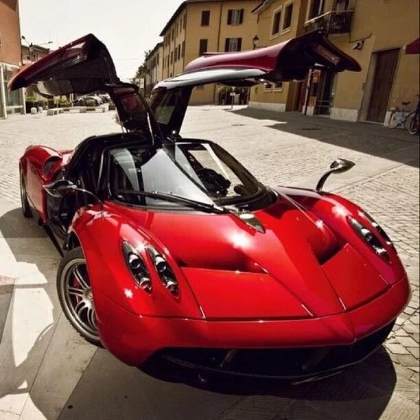 Россиянам предложили купить гиперкар Pagani Huayra за 230 миллионов рублей - Рам