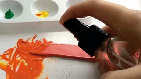 Акриловая краска смывается