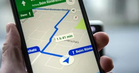 Местоположением телефона gps