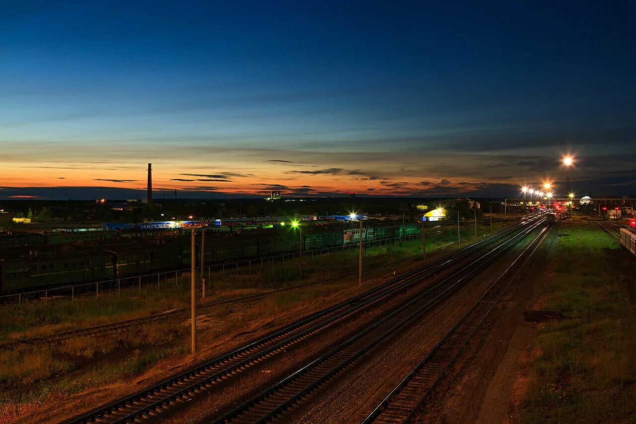Печора жд. Жд вокзал печоры. Железнодорожный вокзал печора коми. Железнодорожный вокзал печора коми. Жд вокзал печора.