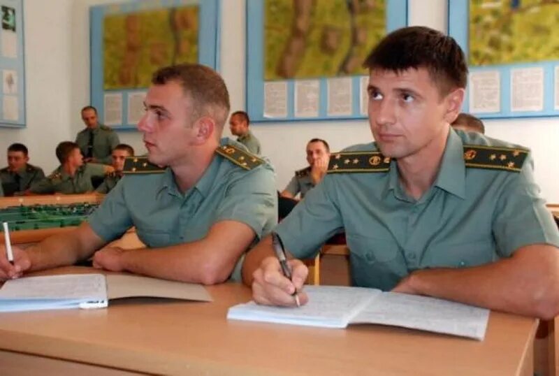 Переподготовка увольняемых в запас. Переобучение военнослужащих. Переподготовка военнослужащих. Солдат в увольнении. Военные вузы Украины.