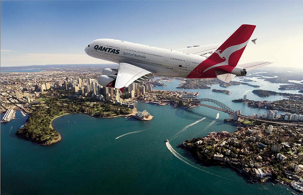 Plane holiday. Авиакомпания Qantas Airways. A380 Qantas. Самолет Qantas Airways. Airbus a380 Qantas.