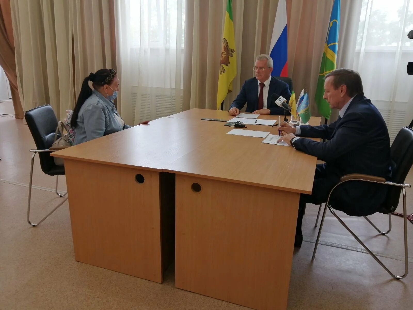 Записаться на прием к врачу. Мсч 32 расписание врачей поликлиника. Во взрослой поликлинике заречного. Записаться картинка. Картинка для кнопки записаться.