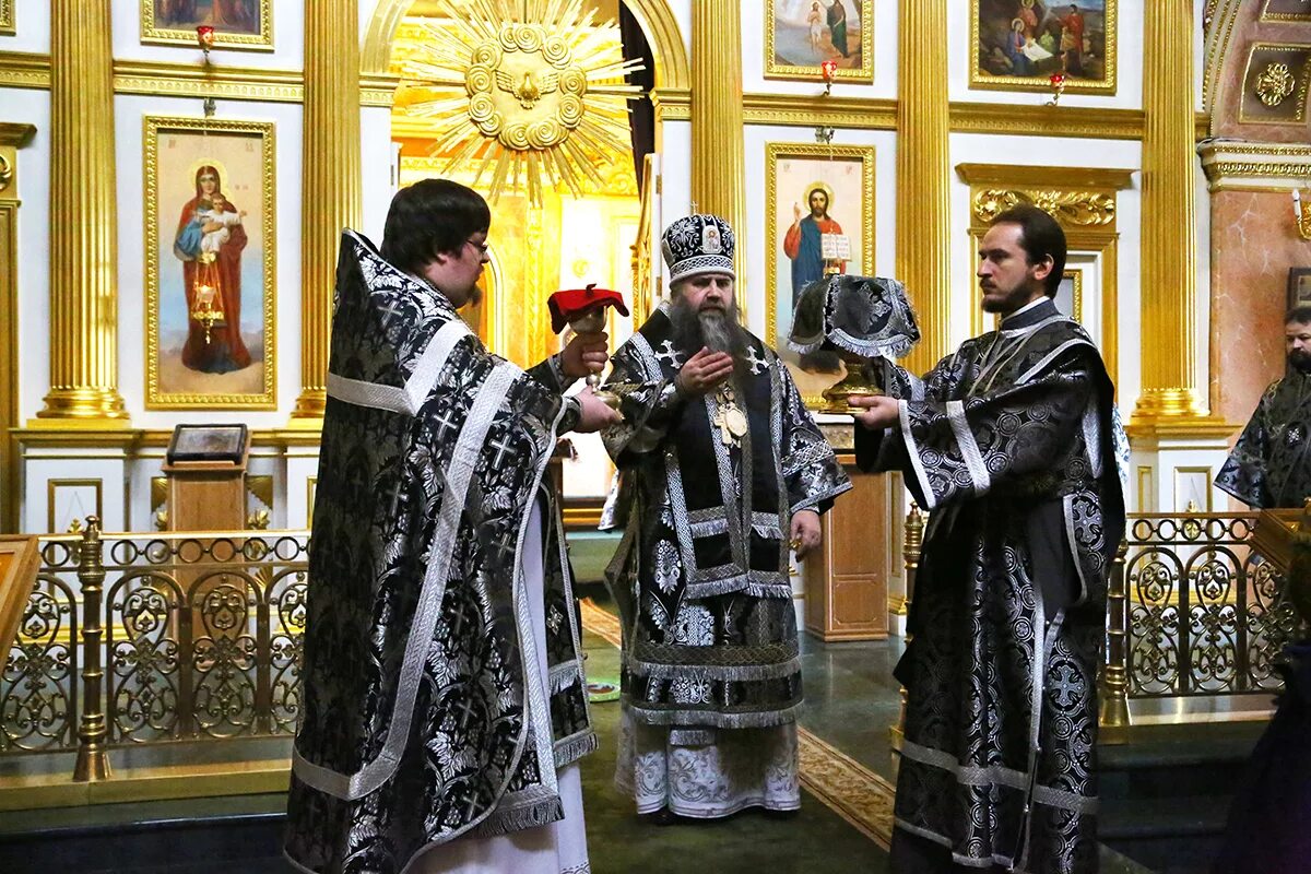 Отец алексей староярмарочный собор. Иконы староярмарочного собора в нижнем новгороде. Новгород. Староярмарочный собор духовенство. Служба в староярмарочном соборе нижний новгород.