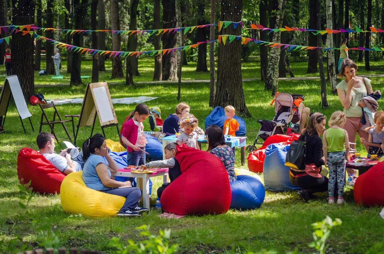 Зона досуги. Парки и зоны отдыха. Зоны отдыха в парках. Площадка для активного отдыха. Парк для молодежи.