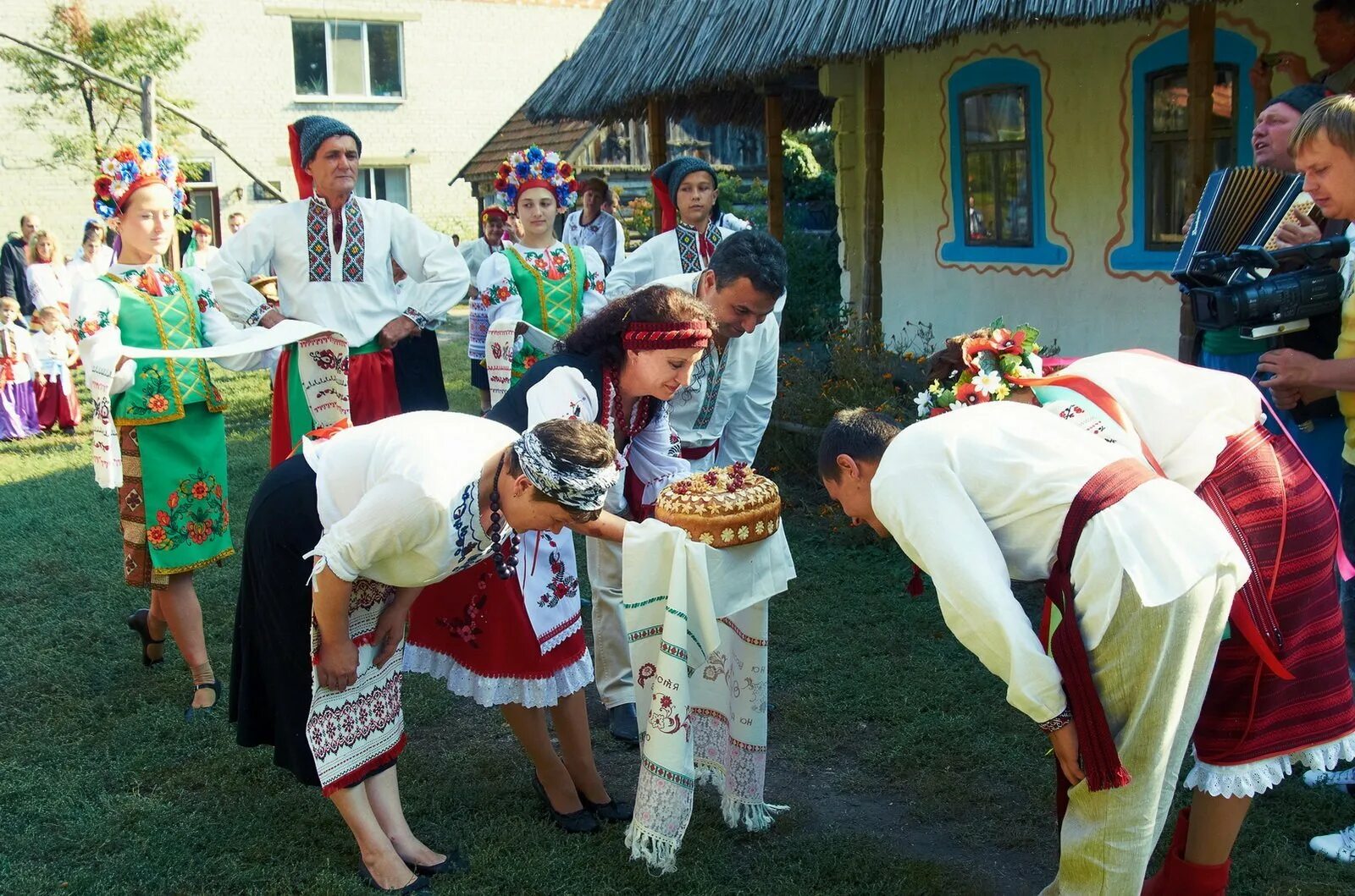 Жених сватается. Сватовство обряды Казаков Кубани. Традиционная украинская свадьба. Украинские Свадебные обряды. Сватовство на Украине.