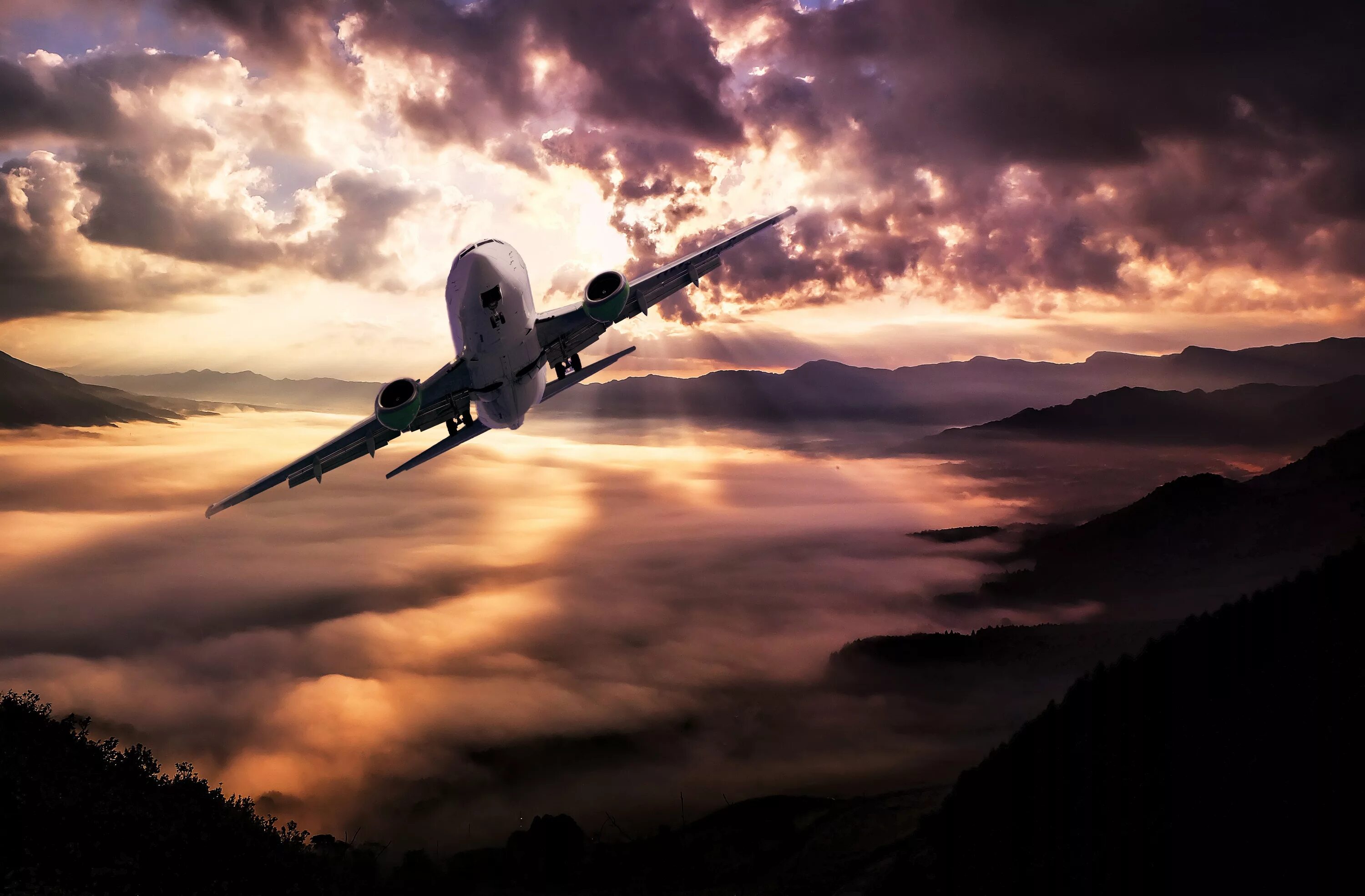 Самолет над горами. Самолет в горах. Самолет в небе. Пейзаж с самолетом.