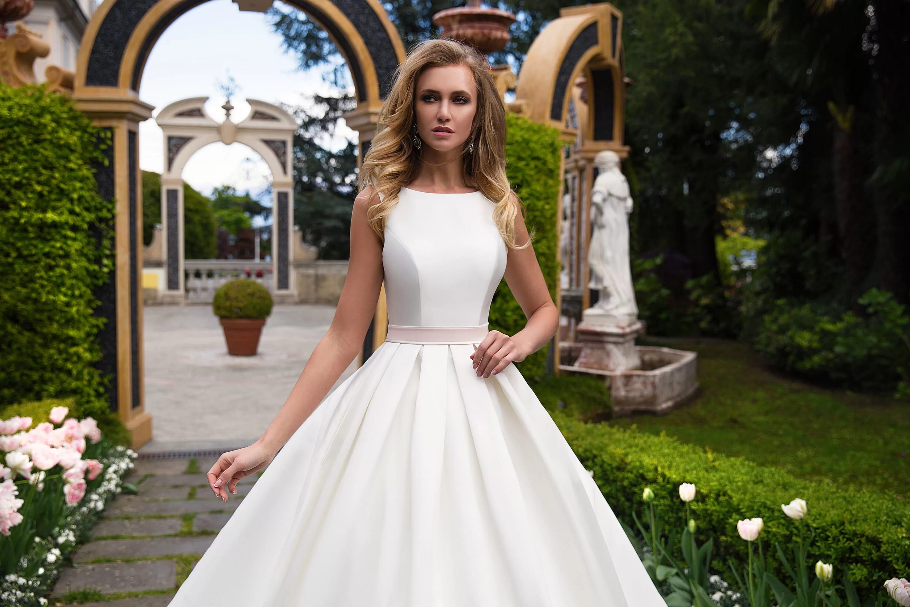 Crystal Design Kaira Свадебные платья. Lussano Bridal Свадебные платья. Свадебные платья Natalia Romanova 2020. Атласное свадебное платье