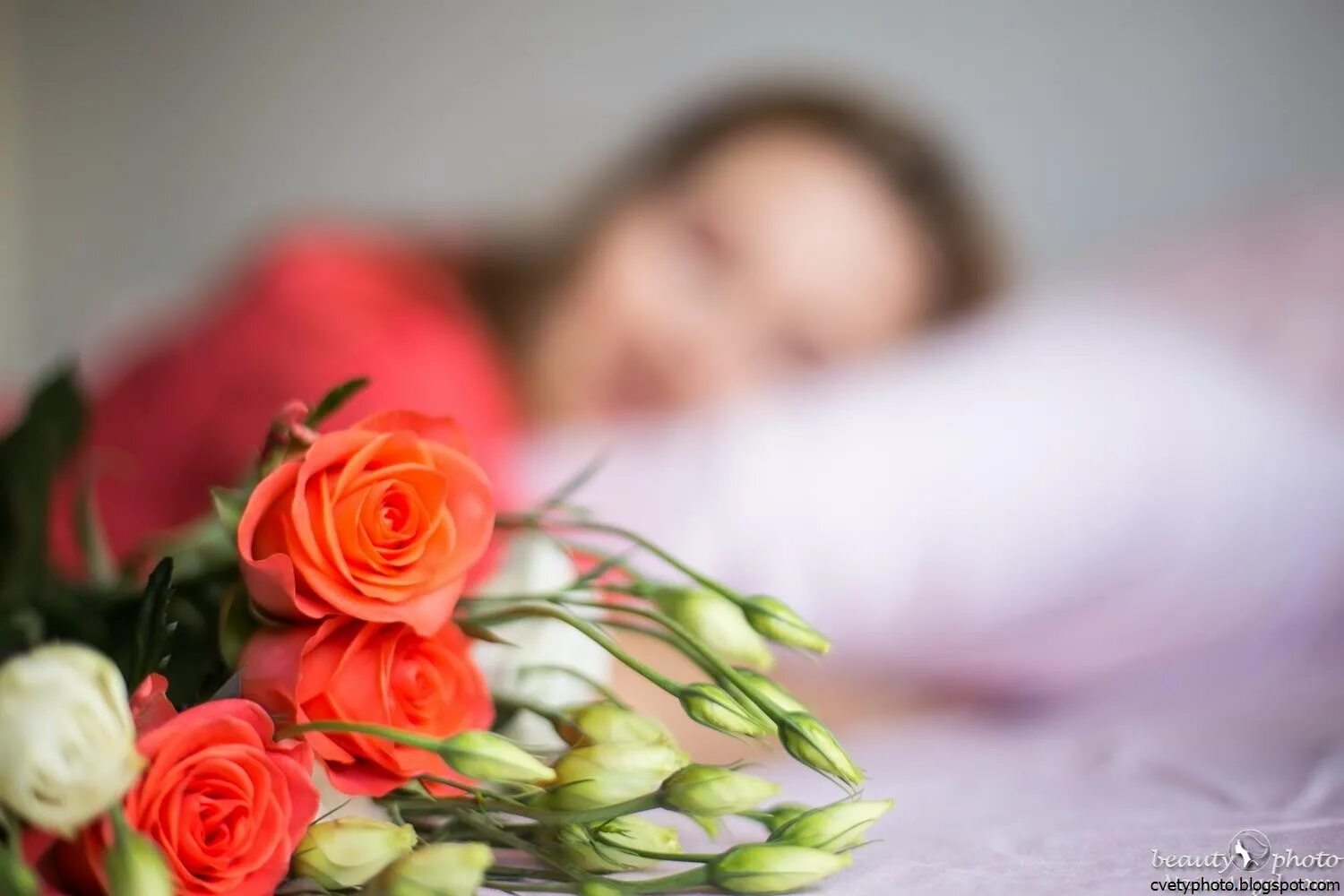 Большие цветы во сне. Спящие цветы. Цветы для спящей. Засыпать цветами. Сонный цветок.
