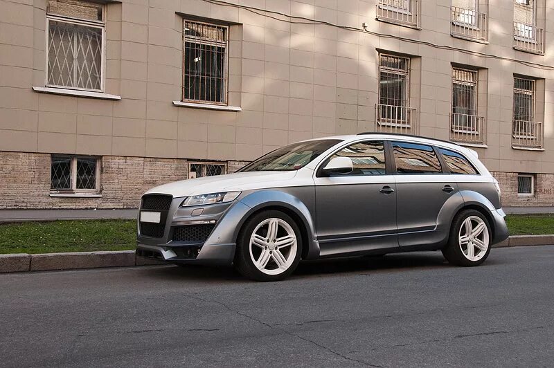 2 с 7 фото. Audi q7 Allroad. Audi q7 двухцветная.