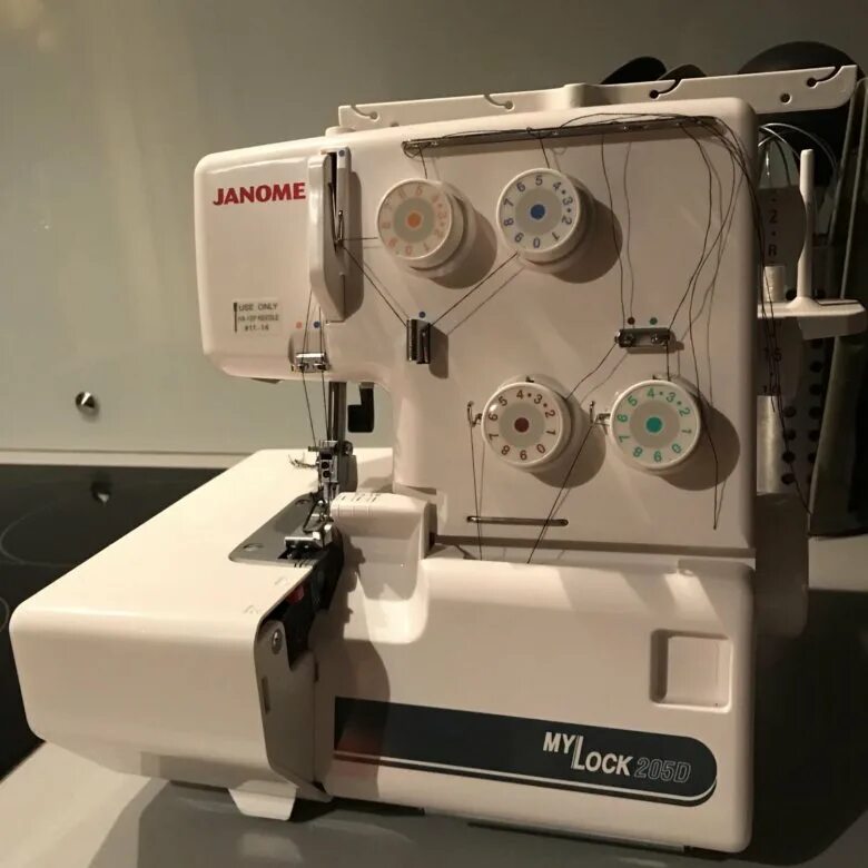 Оверлок janome 205d. Оверлок janome 205d. Игла оверлог дженомэ205. Оверлок 205d. Оверлок 205d.