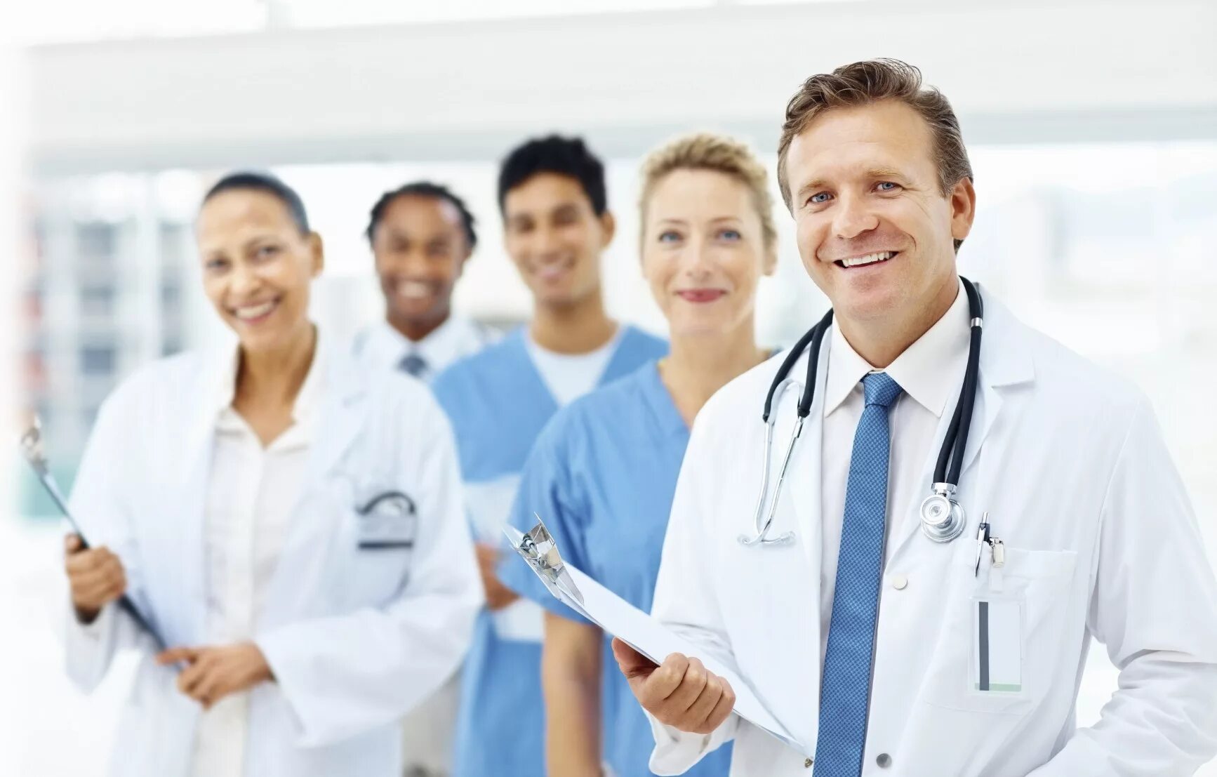 Группа врачей. Врач картинка. Здравоохранение в Германии. Счастливый врач. Сайт doctor doctor