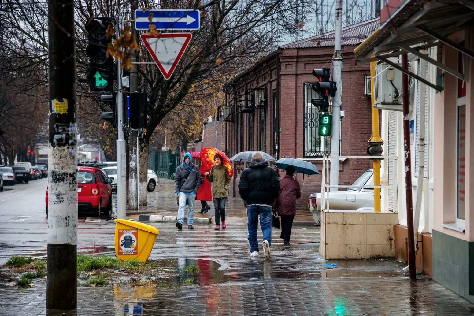 Погода в самом краснодаре. Непогода в Краснодаре. Краснодар март. Краснодар в марте. Ветер в Краснодаре.