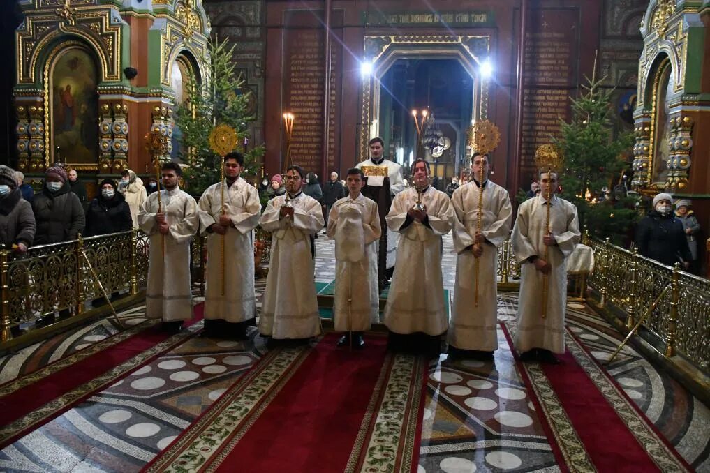 Служба в вознесенском соборе. Архиерейская служба кашира храм вознесения. Служба в вознесенском соборе. Вознесенский храм тула. Служба в церкви.