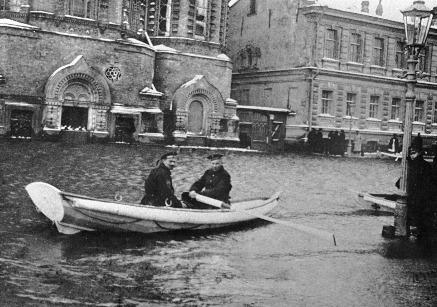 Наводнение сентябрь 1924. Наводнение в санкт-петербурге 1924 года. наводнение в спб 1924. наводнение 1924 года в ленинграде. наводнение 1924 года в ленинграде васильевский остров.
