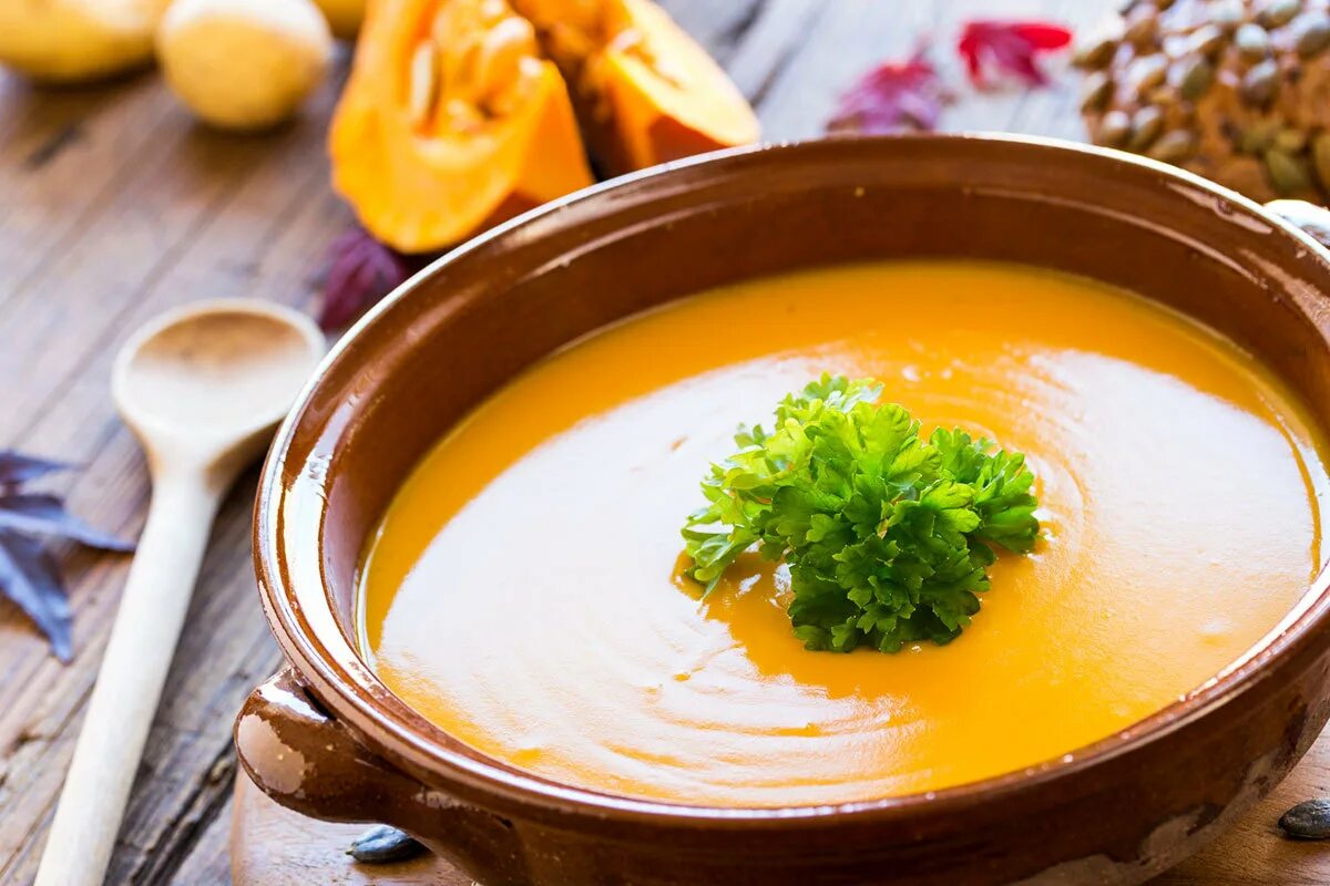 Рецепт приготовления супа из тыквы. Французский тыквенный суп. Тыквенный суп с говядиной. Холодный суп из тыквы. Тыквенный суп с имбирем и карри.