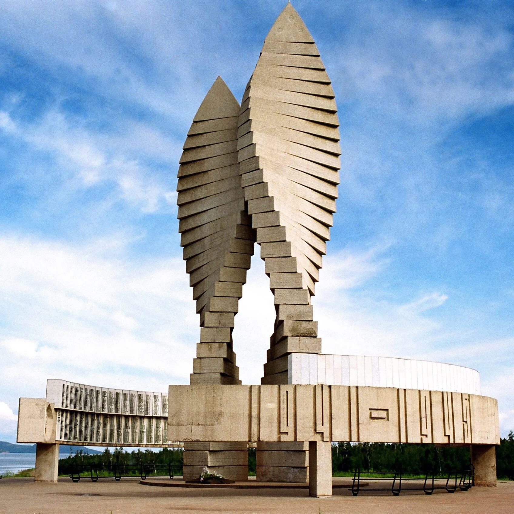 Город братск гидростроитель. Ли братск. Братск город. Братск центр города. Ли братск.